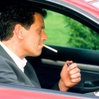Υπέρογκο πρόστιμο 1500 € σε κάτοικο του εξωτερικού που δεν γνώριζε τον νόμο για το κάπνισμα στο αυτοκίνητό του παρουσία ανηλίκου