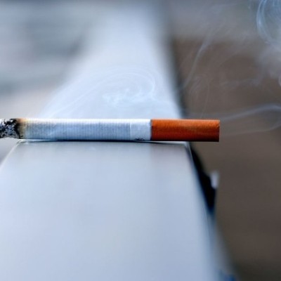 Πλημμελής διάκριση εις βάρος καπνιστού εντοπίστηκε σε δημόσια αναφορά